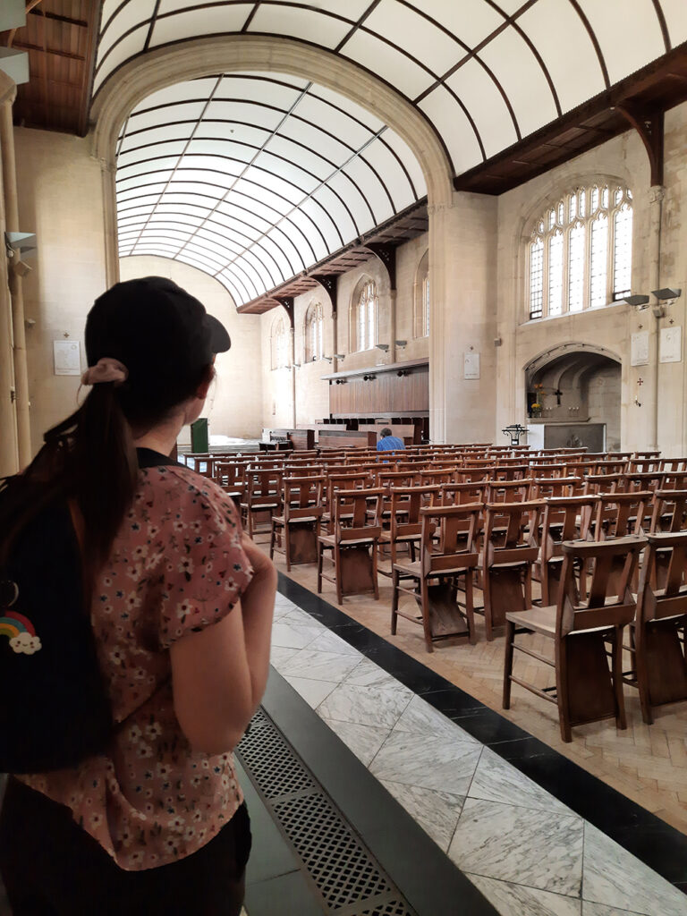 The inside was simple and beautiful. It felt very bright and calm.